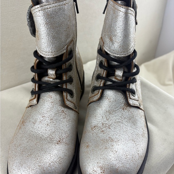 Fly London Kara Silver Metallic Lace-Up Buckle Boot size 38 NIB - Picture 3 of 10